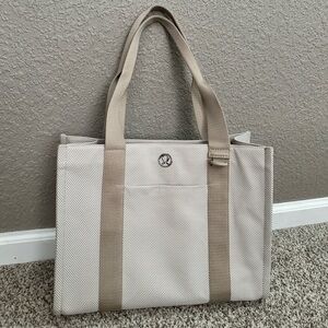 Lululemon two tone canvas tote bag 10L in mojave tan/ivory